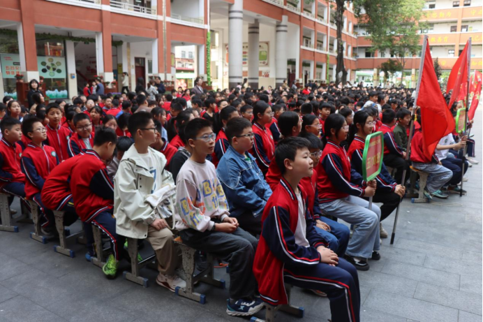 河南南阳市32小学：春季运动会 点亮校园活力
