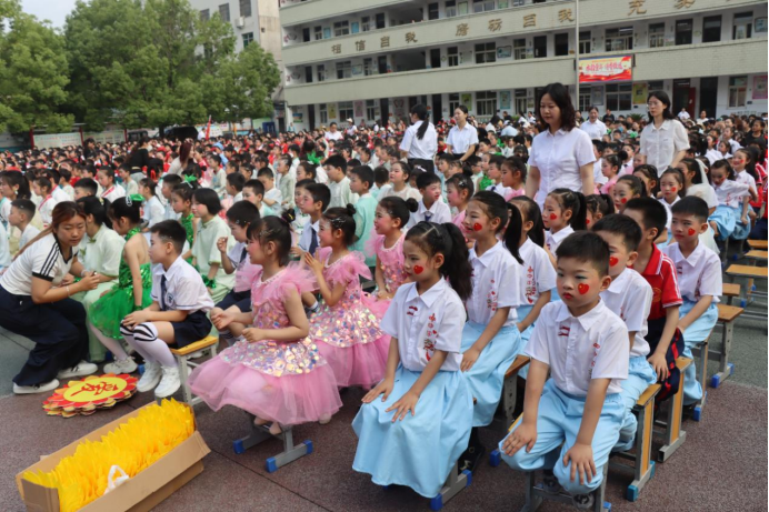 河南南阳市37小学欢庆“六一”：水韵童年 书香致远