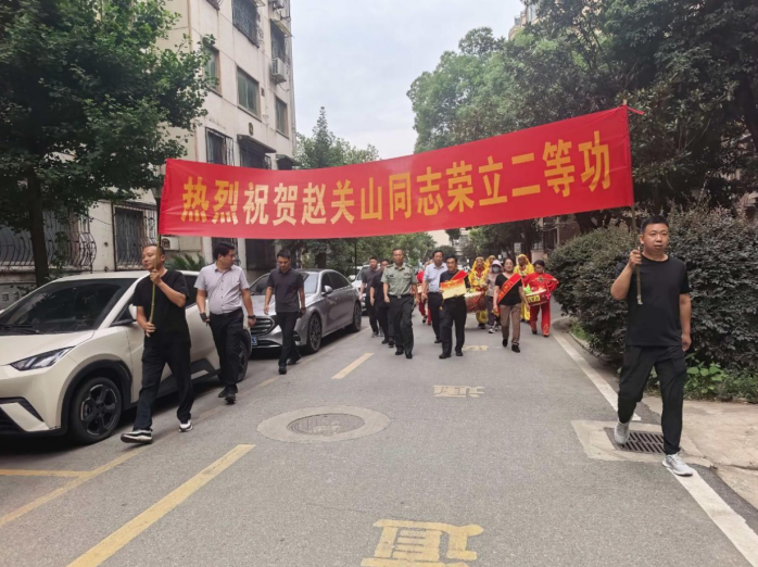 河南南阳市示范区:军功闪耀家门 荣光致敬功臣